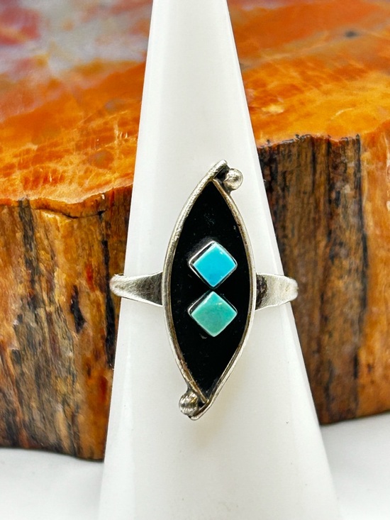 Jewelry - Vintage Dainty Sterling Silver Turquoise Ring - Size 6